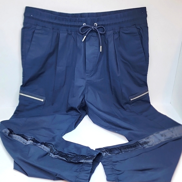 ARMANI EXCHANGE,  CARGO PANTS, SIZE 34 WAIST, NAVY BLUE, LOGO AT EACH LEG SIDE - Picture 5 of 16